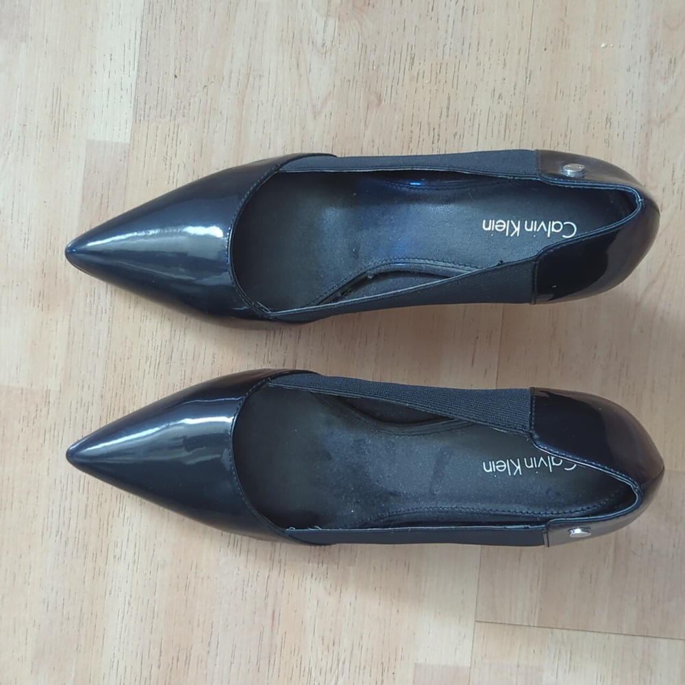 Calvin Klein black high heels 9M pattern leather & mid section grosgrain fabric